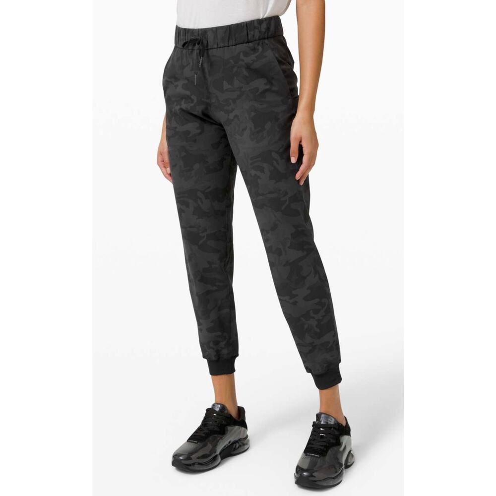 Lululemon On the Fly Jogger Luxtreme
Incognito Camo Multi Grey women’s size 12